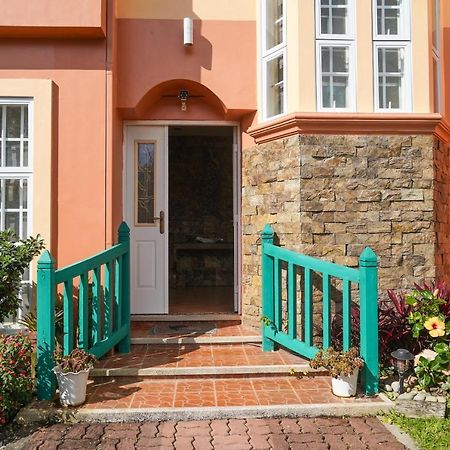 Charming Tagaytay Vacation Home タガイタイ エクステリア 写真