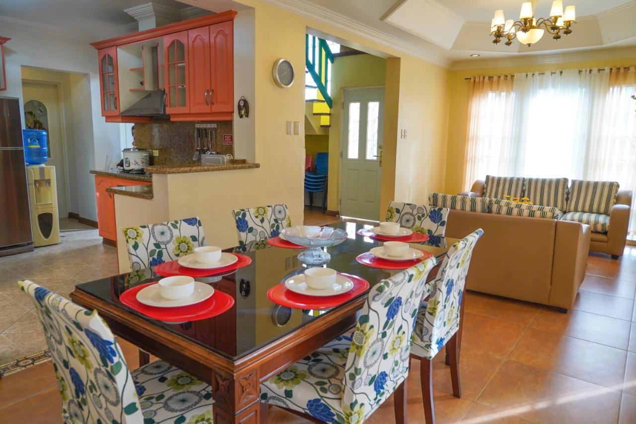 Charming Tagaytay Vacation Home タガイタイ エクステリア 写真