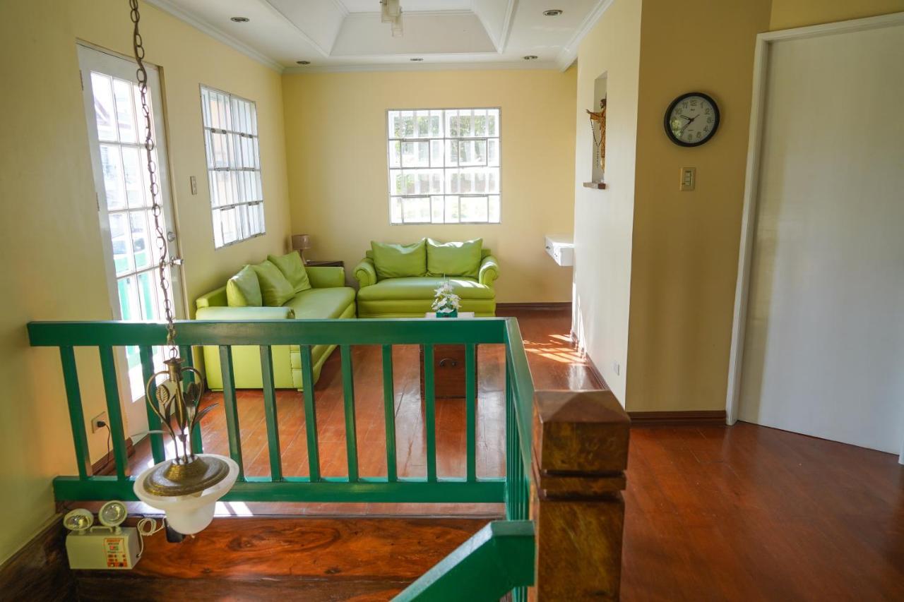 Charming Tagaytay Vacation Home タガイタイ エクステリア 写真