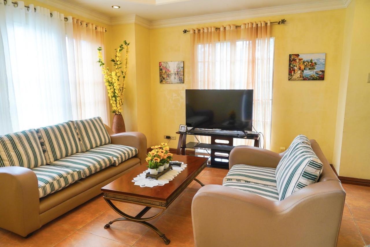 Charming Tagaytay Vacation Home タガイタイ エクステリア 写真