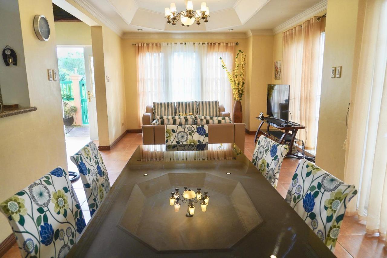 Charming Tagaytay Vacation Home タガイタイ エクステリア 写真