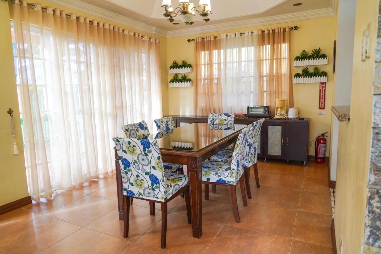 Charming Tagaytay Vacation Home タガイタイ エクステリア 写真