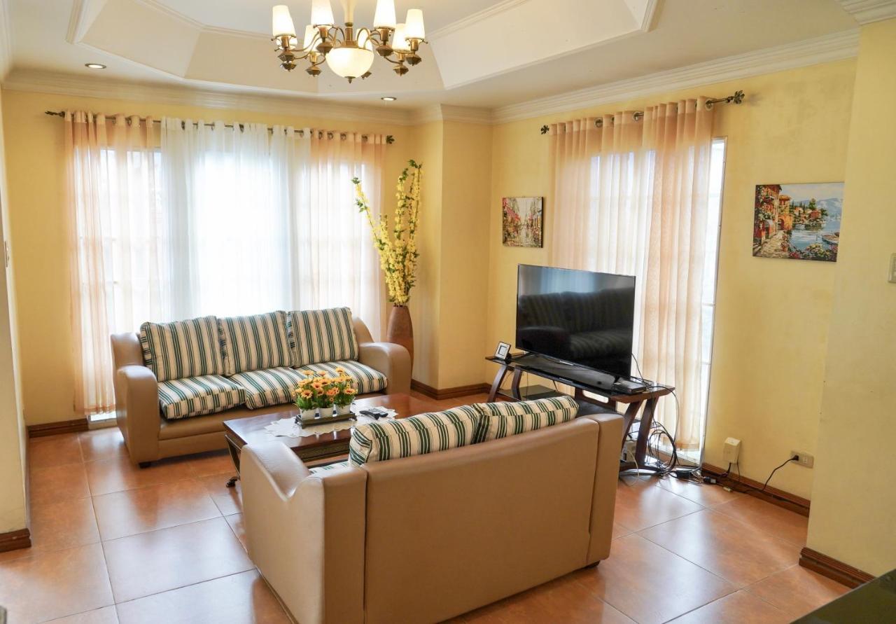 Charming Tagaytay Vacation Home タガイタイ エクステリア 写真
