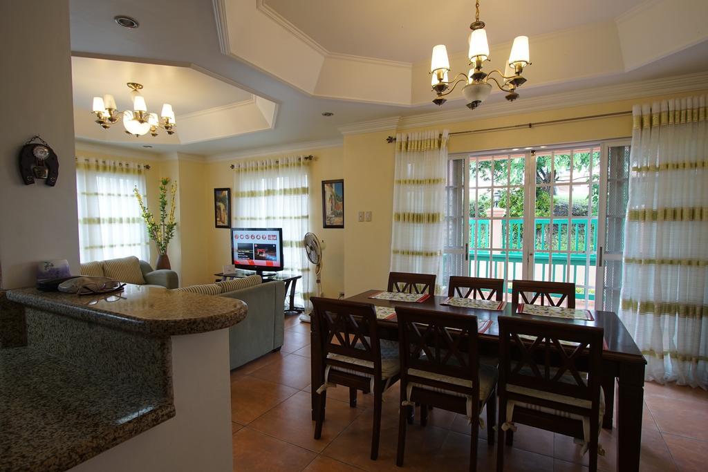 Charming Tagaytay Vacation Home タガイタイ エクステリア 写真