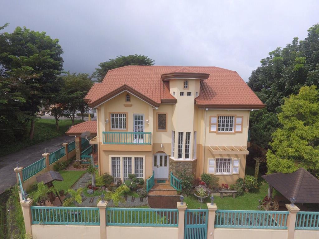 Charming Tagaytay Vacation Home タガイタイ エクステリア 写真