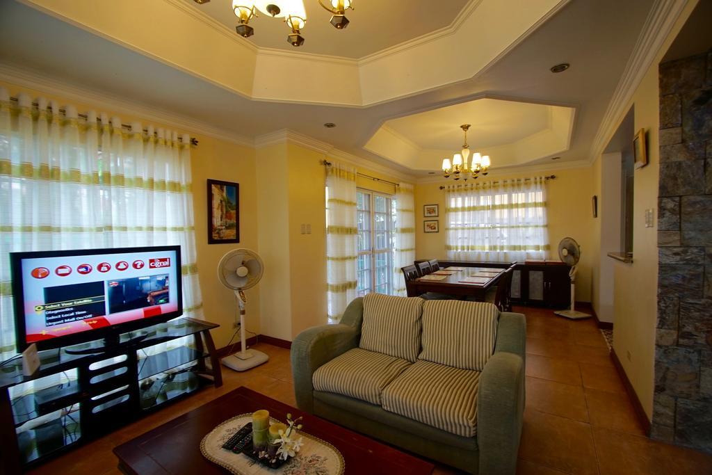 Charming Tagaytay Vacation Home タガイタイ エクステリア 写真