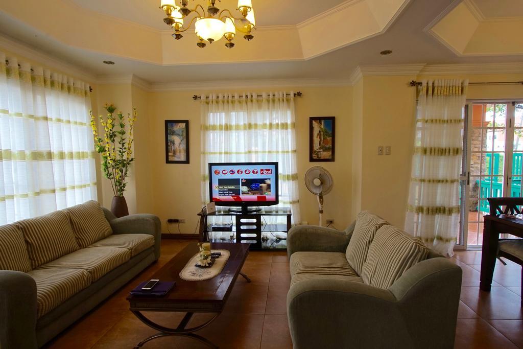 Charming Tagaytay Vacation Home タガイタイ エクステリア 写真